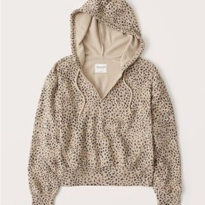 Abercrombie NWT animal print sweatshirt